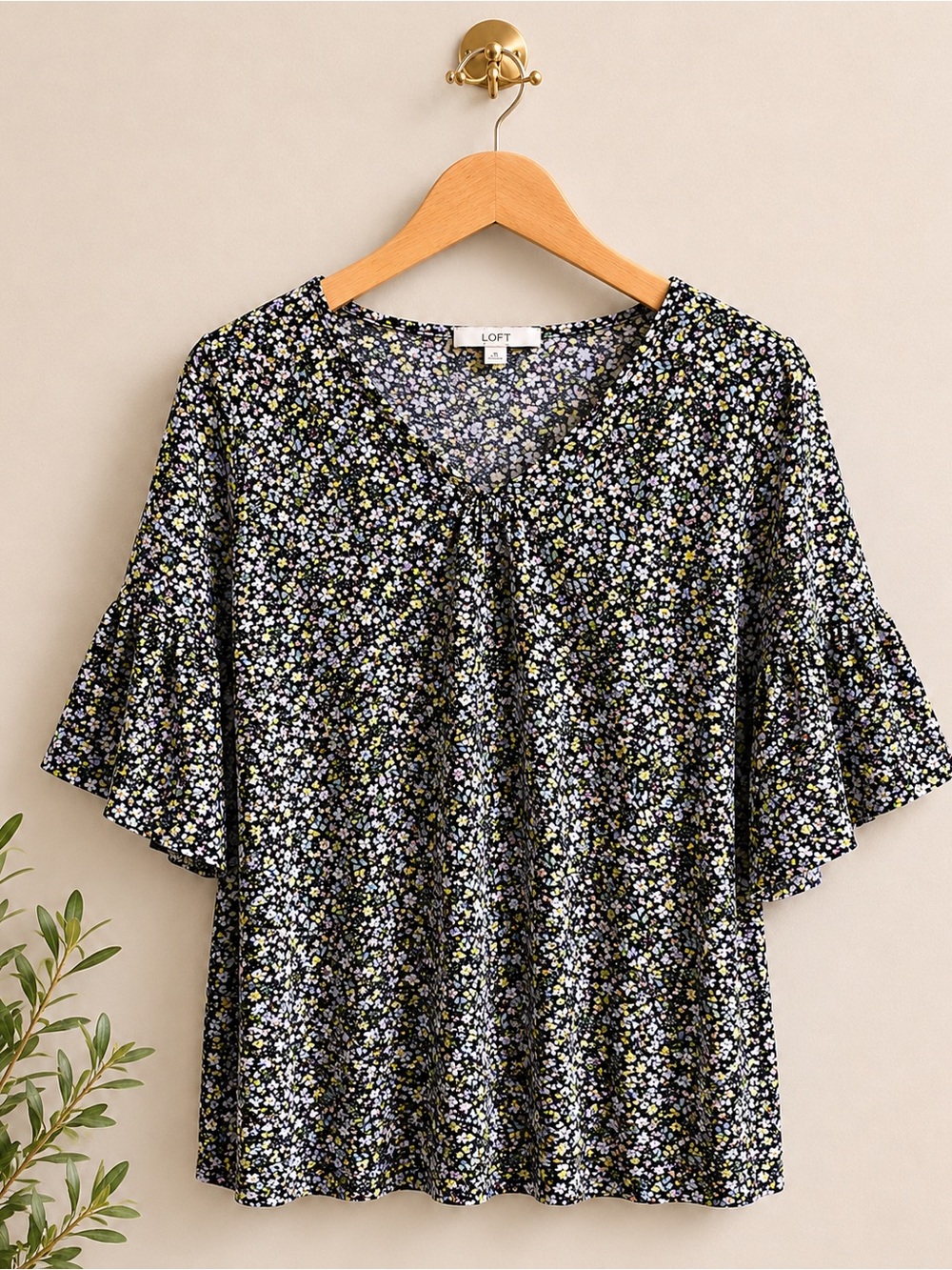 LOFT Floral Flutter Sleeve Blouse Size M